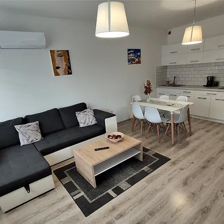 Hatvan Corner Apartment