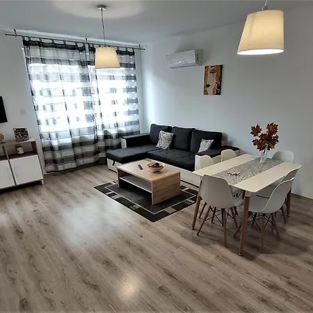Apartment Hatvan Corner *